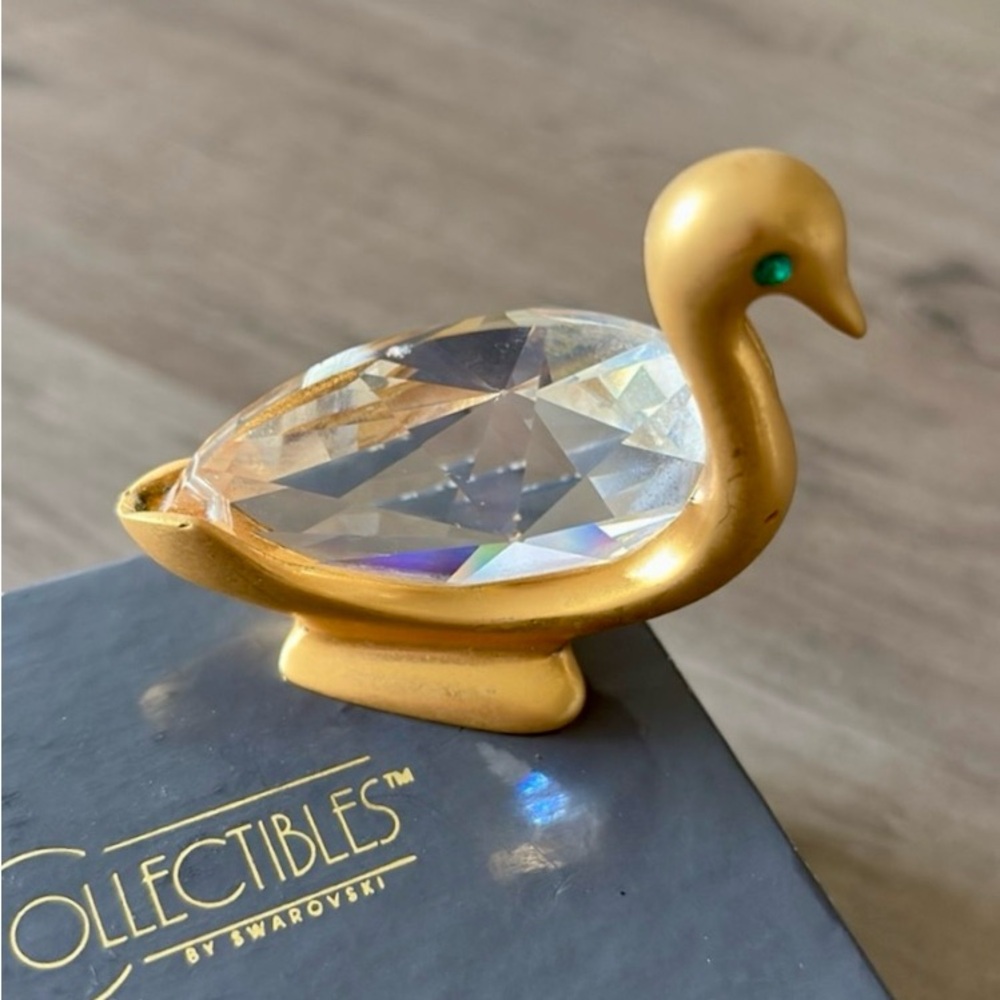 Swarovski Crystal Swan Collectible figurine with Green Accent